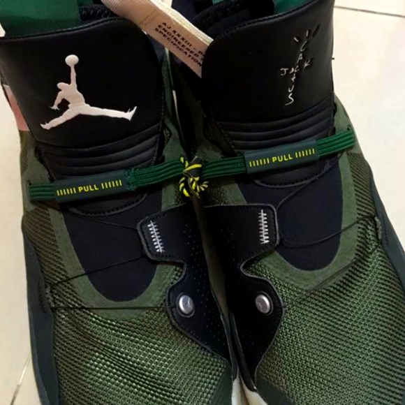 Travis Scott Jordan 33s - Picture 1 of 3